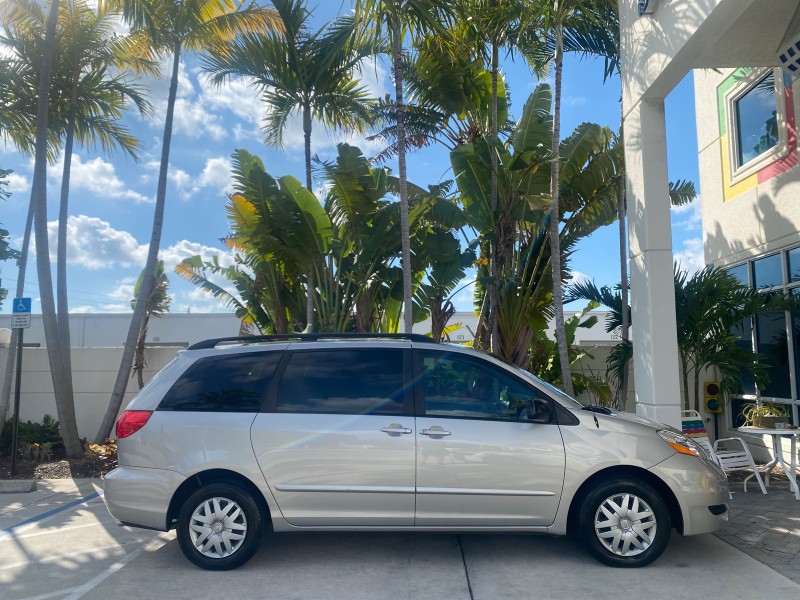 2010 Toyota Sienna LE LOW MILES 41,871 1 OWNER 7 PASSENGER in , 