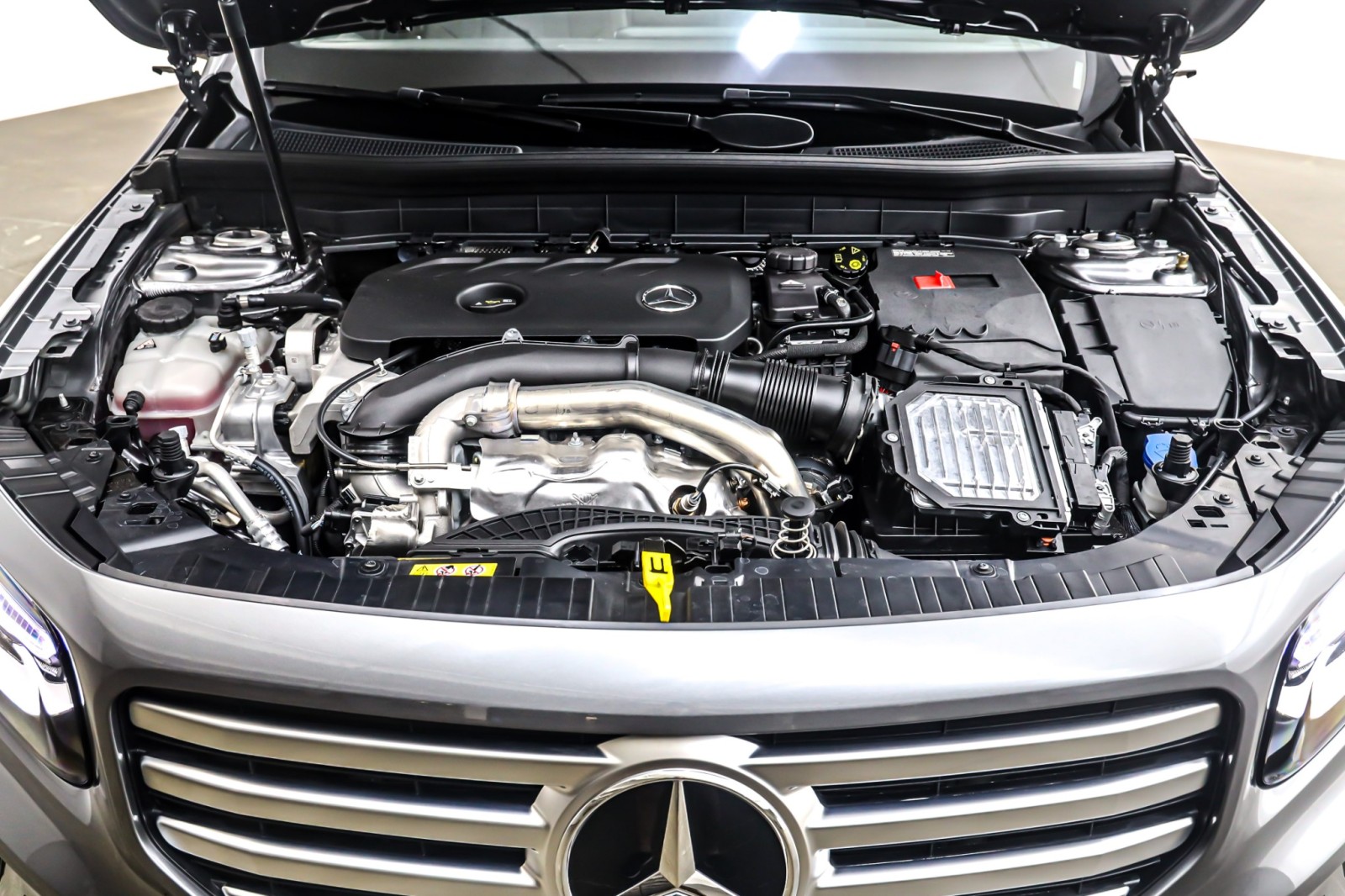 New 2026 Mountain Grey Metallic Mercedes-Benz GLB 250 SUV image 11