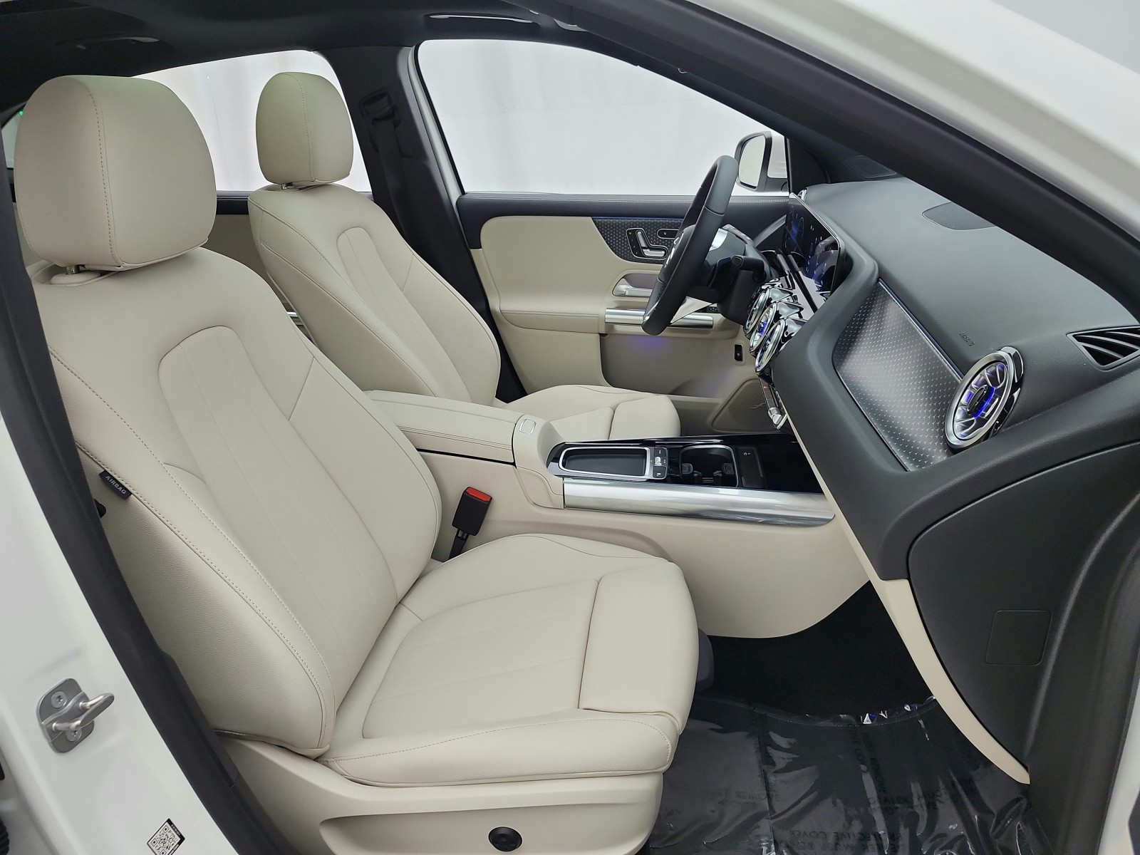 New 2026 Polar White Mercedes-Benz GLA 250 SUV image 14