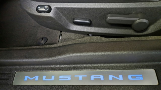 2013 Ford Mustang GT Premium 31