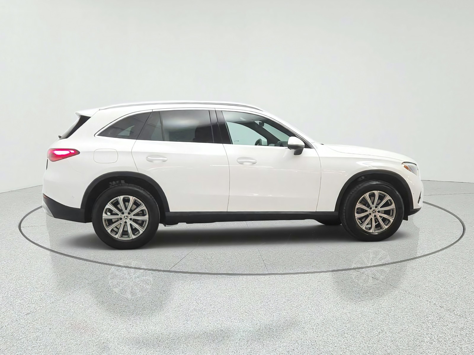 Certified Used 2026 Polar White Mercedes-Benz GLC 300 SUV image 4