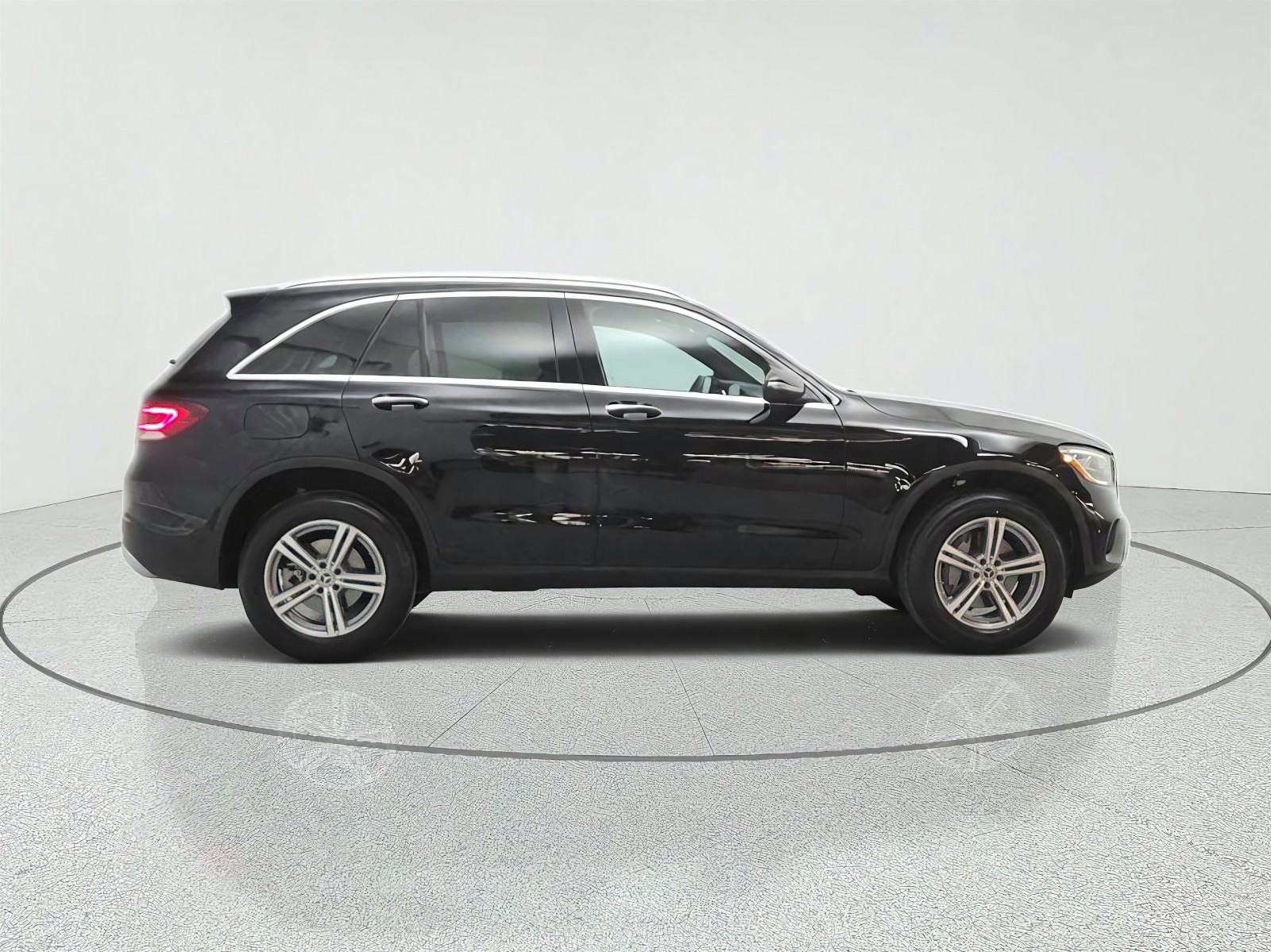 Used 2022 Black Mercedes-Benz GLC 300 SUV image 4