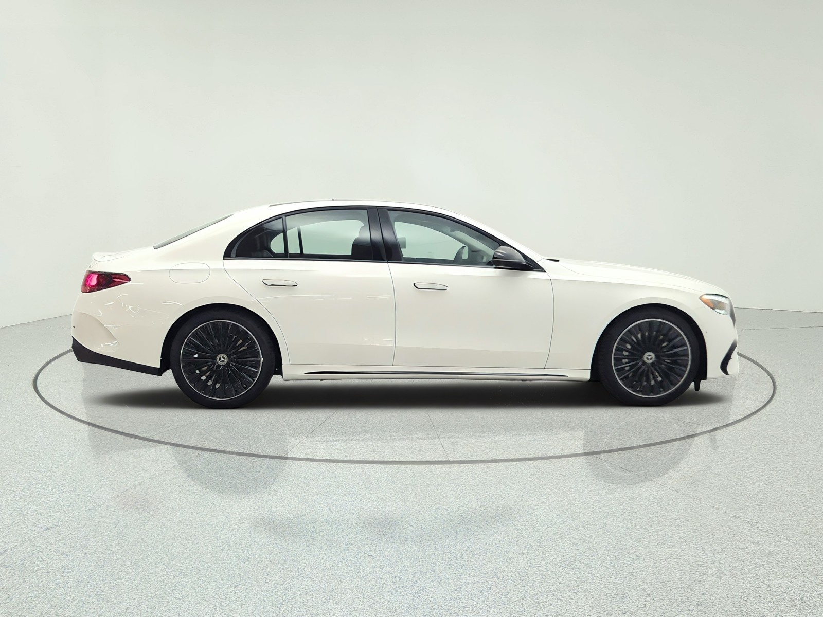 New 2027 Polar White Mercedes-Benz E 450 4MATIC® Sedan image 4