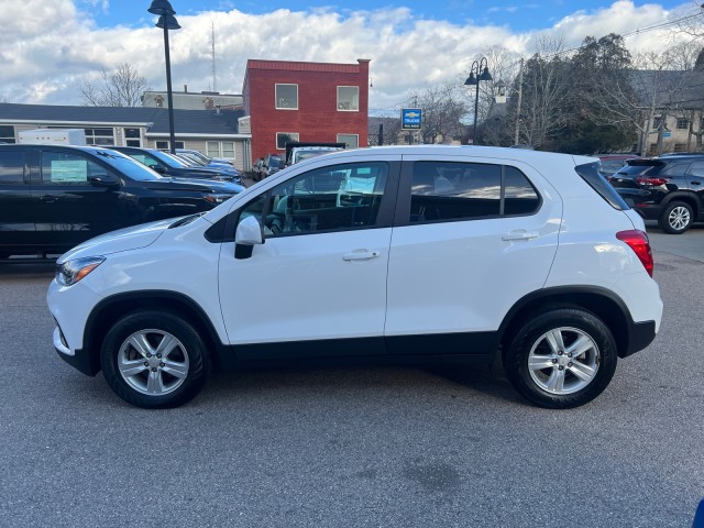 2022 Chevrolet Trax LS 2