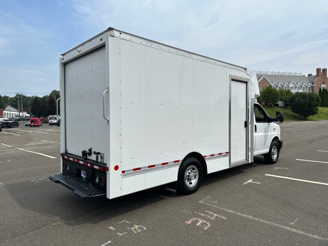 2022 Chevrolet Express Commercial Cutaway 15 Foot Box Van Roll-Up Rear Door 5