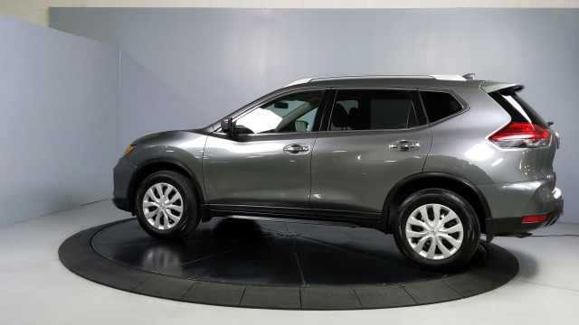 2017 Nissan Rogue SV 4