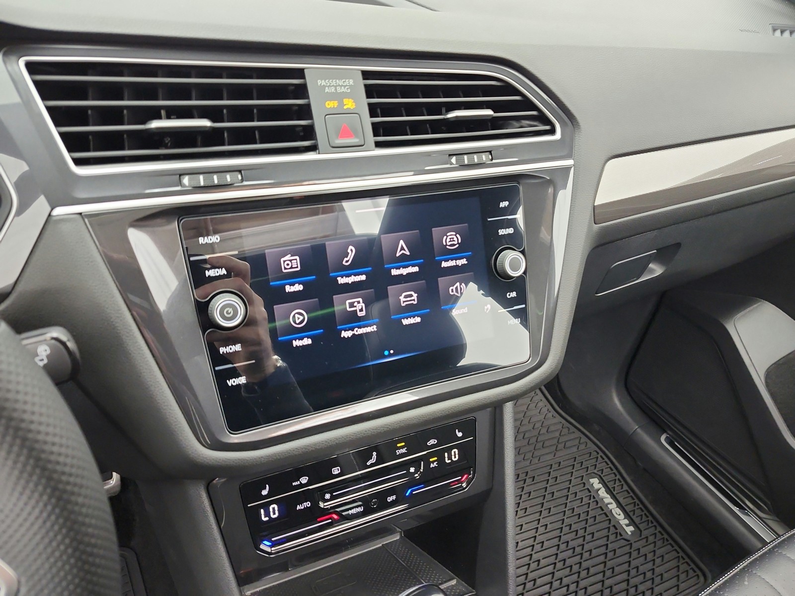 Used 2024 Platinum Gray Metallic Volkswagen 2.0T SE R-Line Black FWD image 18