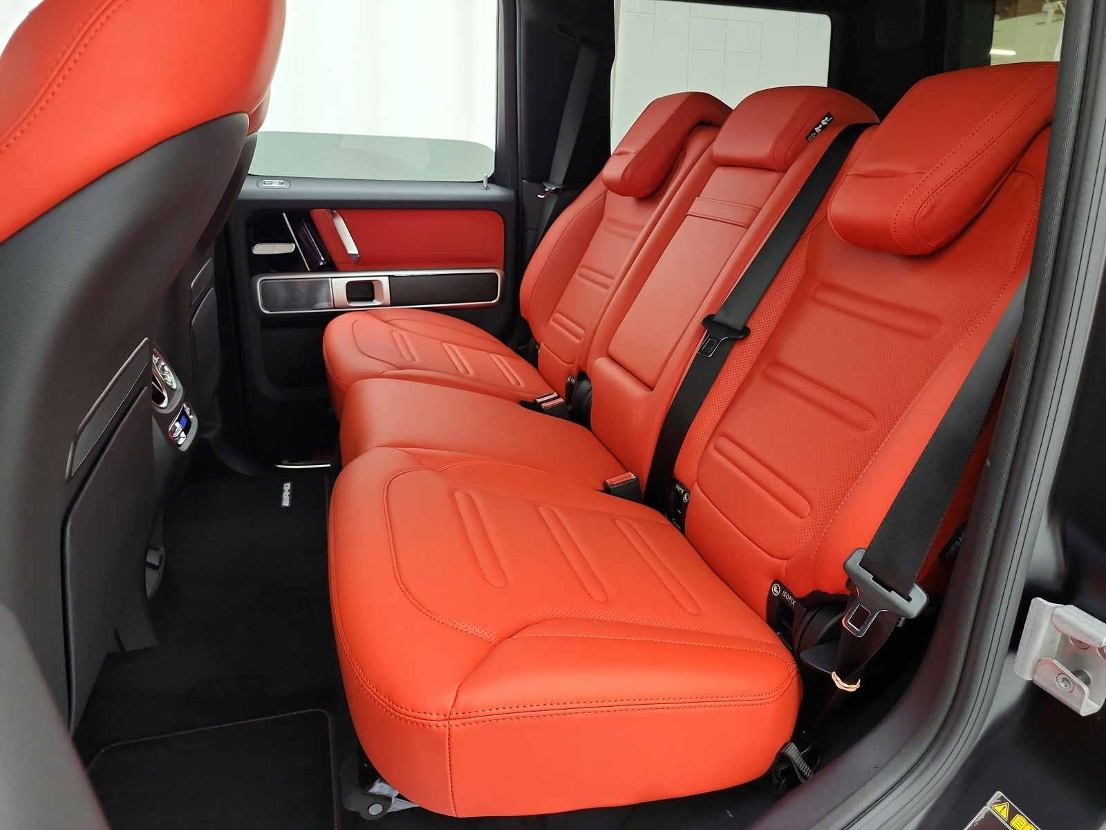 New 2027 MANUFAKTUR Night Black magno Mercedes-Benz G 580e SUV image 11