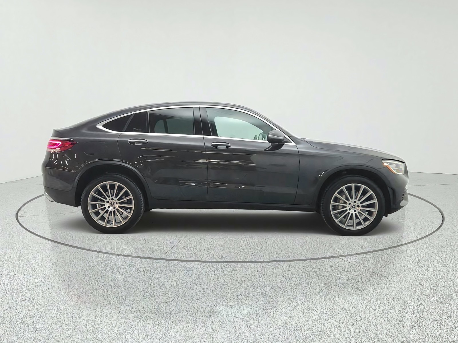 Used 2020 Graphite Grey Metallic Mercedes-Benz GLC 300 4MATIC® Coupe image 4