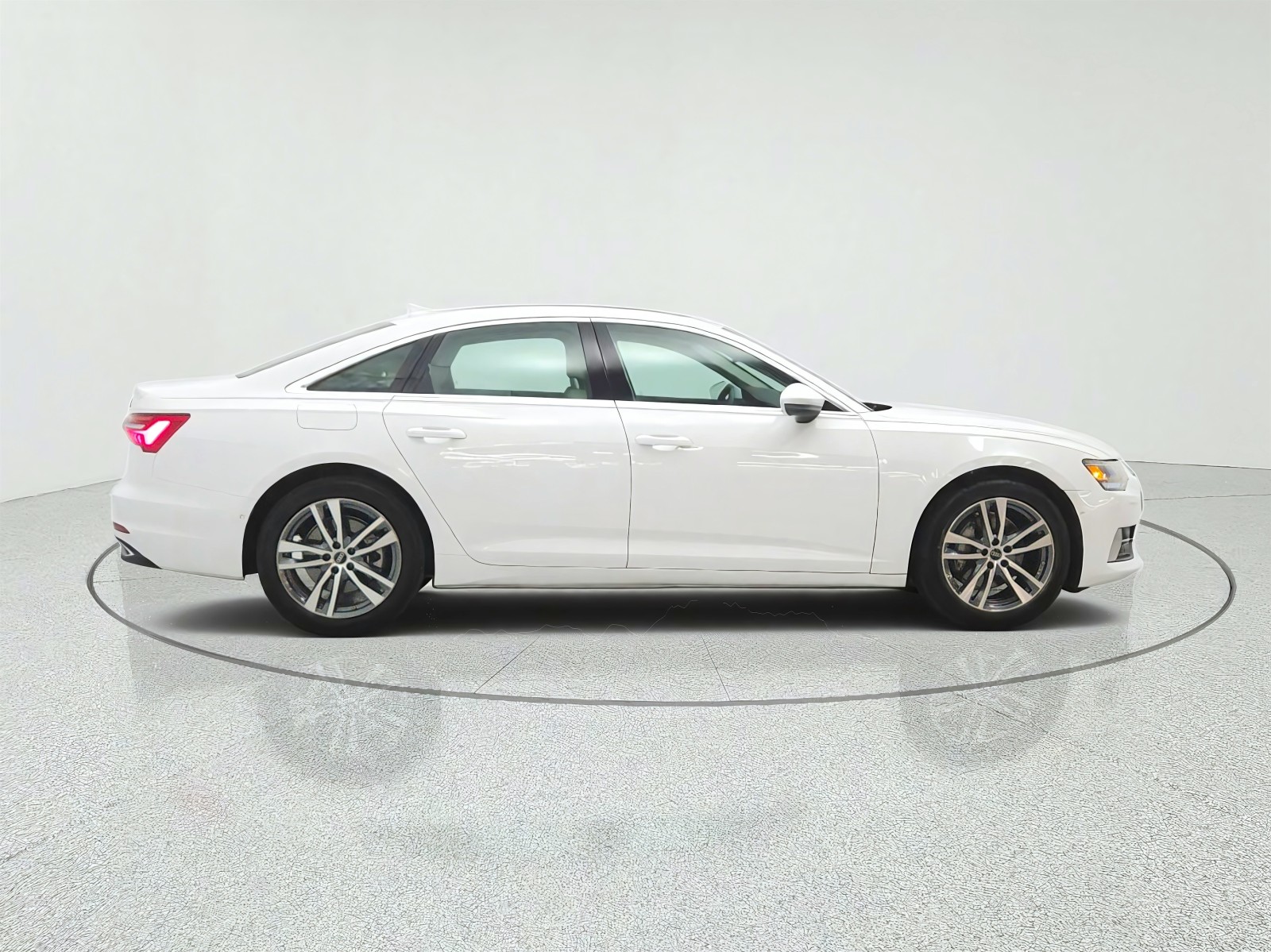 Used 2023 Ibis White Audi Premium image 4