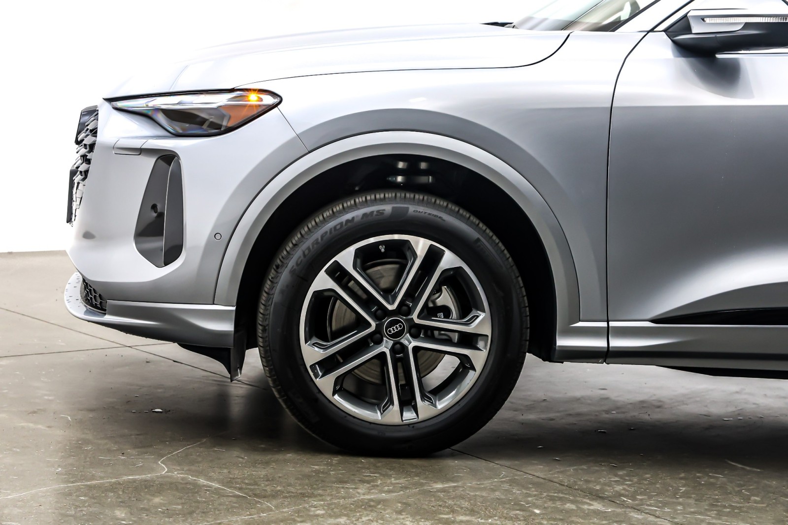New 2025 Florett Silver Metallic Audi Premium 2.0 TFSI quattro image 10