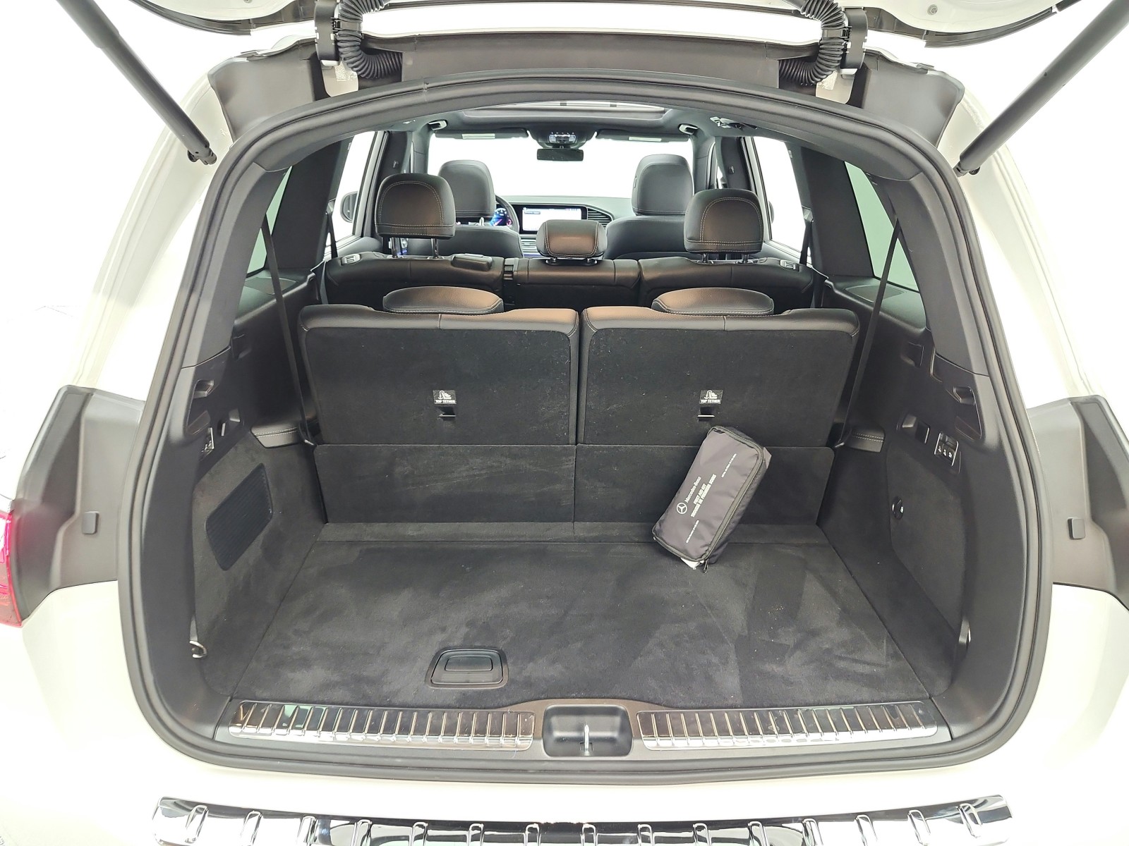 Certified Used 2025 Polar White Mercedes-Benz GLS 450 4MATIC® SUV image 23