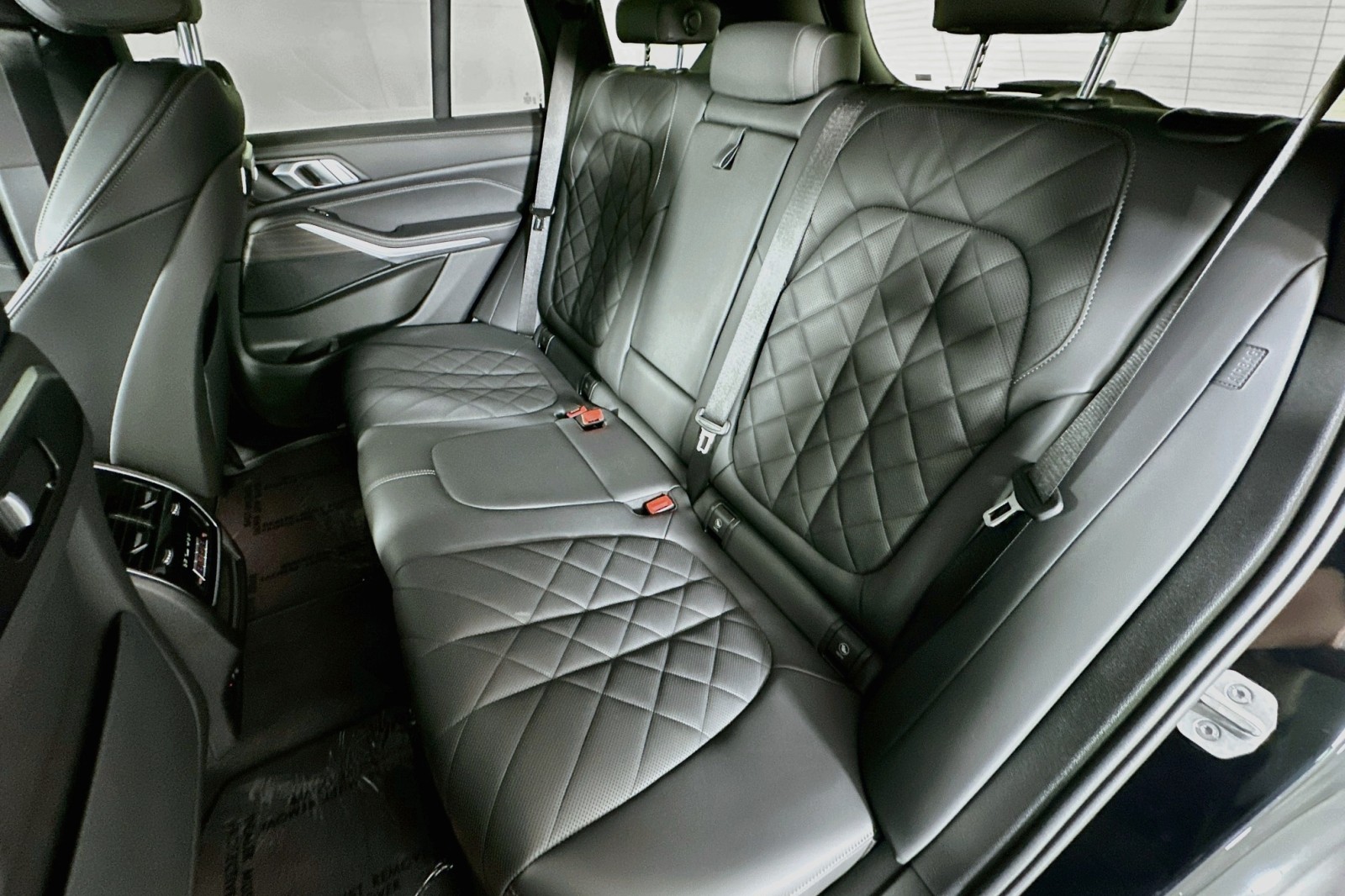 Used 2025 Black Sapphire Metallic BMW sDrive40i image 9