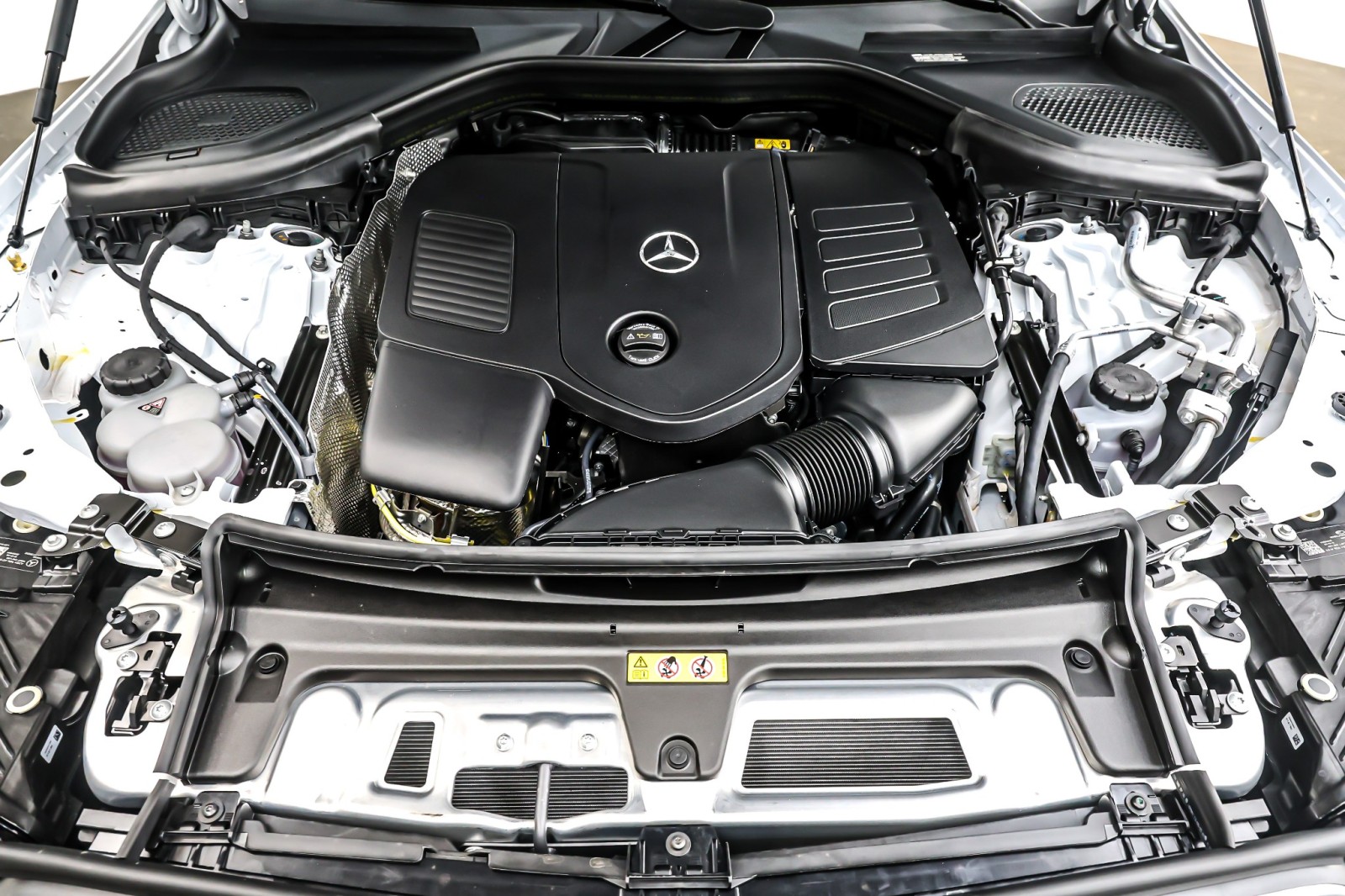 New 2026 Polar White Mercedes-Benz GLC 300 SUV image 11