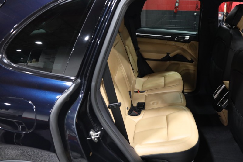 2016 Porsche Cayenne S E-Hybrid 4dr Suv in ,