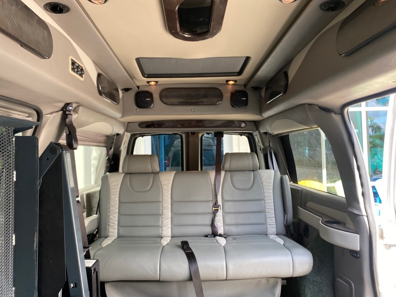 2013 GMC SAVANA HI TOP CONVERSION HANDICAP LIFT LOW MILES 24,857 in , 