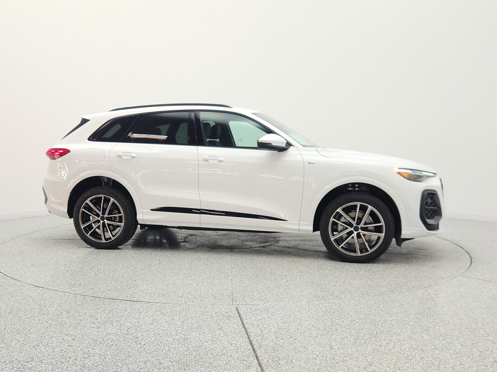 New 2026 Arkona White Audi Premium Plus 2.0 TFSI quattro image 4