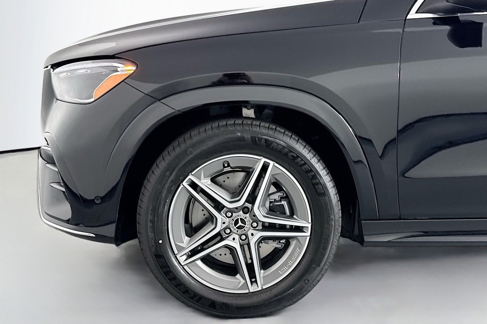 New 2026 Black Mercedes-Benz GLE 450 4MATIC® SUV image 9