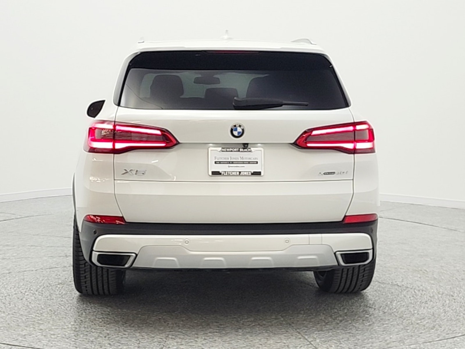 Used 2019 Mineral White Metallic BMW xDrive40i Sports Activity Vehicle image 6