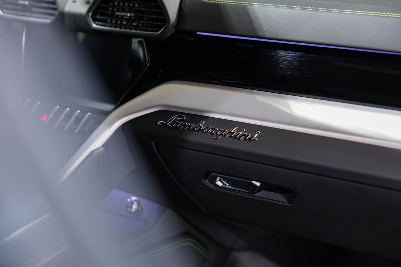 Used Car 2023 Lamborghini Urus  S For Sale Under $250,000 In Boerne, Texas