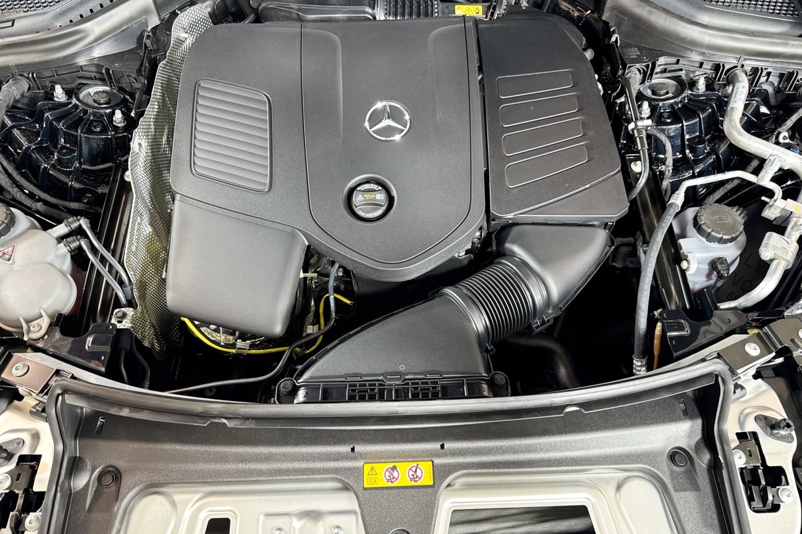 New 2026 Black Mercedes-Benz GLC 300 SUV image 28