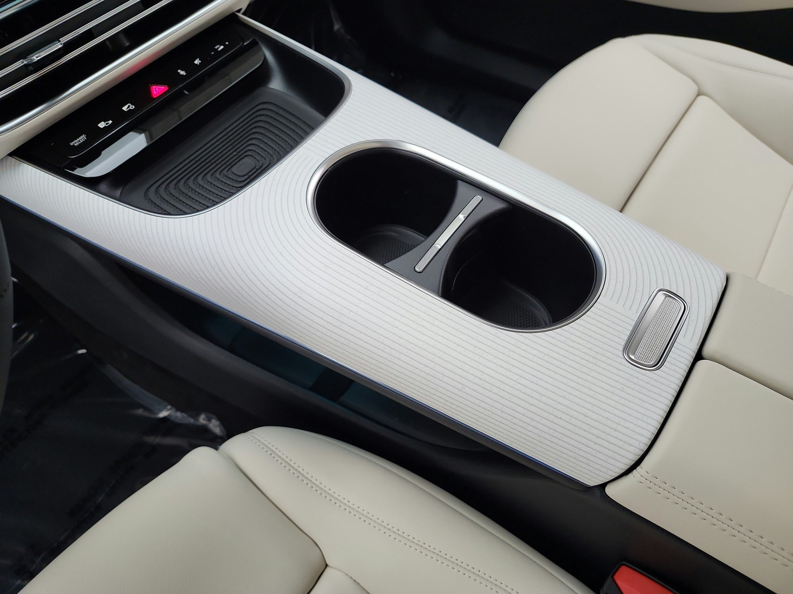 New 2027 Cirrus Silver Metallic Mercedes-Benz CLA 220 Hybrid FWD image 9
