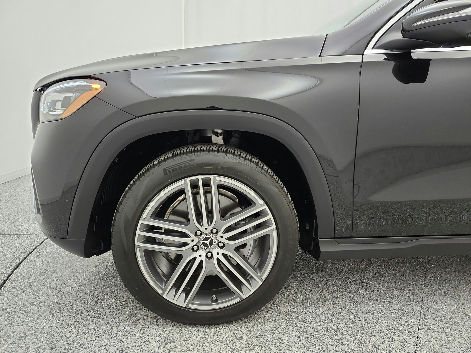 Certified Used 2026 Obsidian Black Metallic Mercedes-Benz GLS 450 4MATIC® SUV image 17