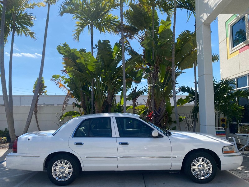 2005 Mercury Grand Marquis GS LOW MILES 49,348 in , 