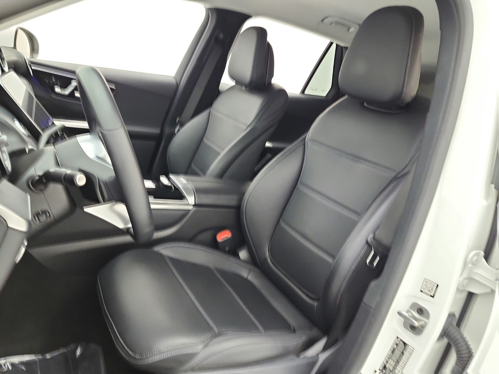 Used 2024 Polar White Mercedes-Benz GLC 300 SUV image 10