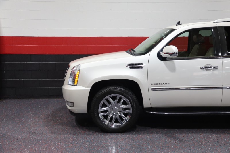 2011 Cadillac Escalade AWD 4dr Suv in , 