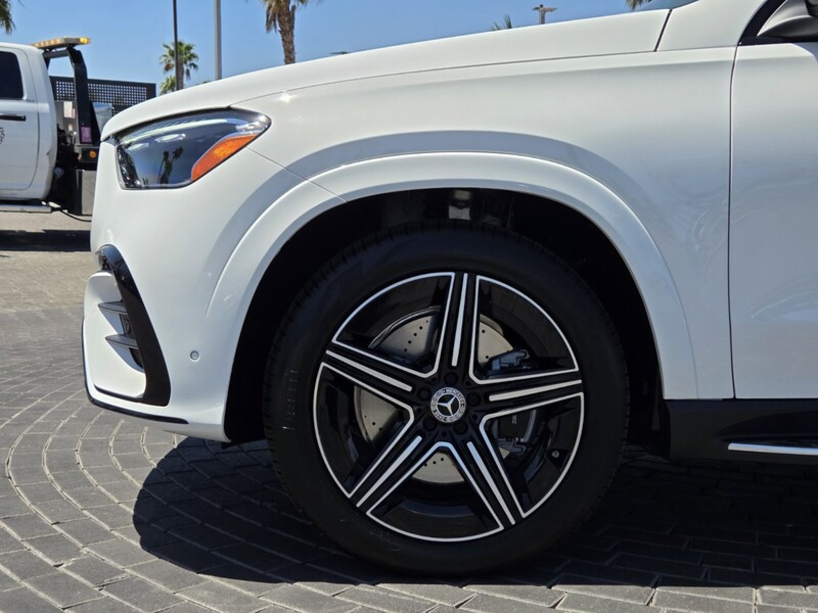 New 2026 Polar White Mercedes-Benz GLE 450 4MATIC® SUV image 10