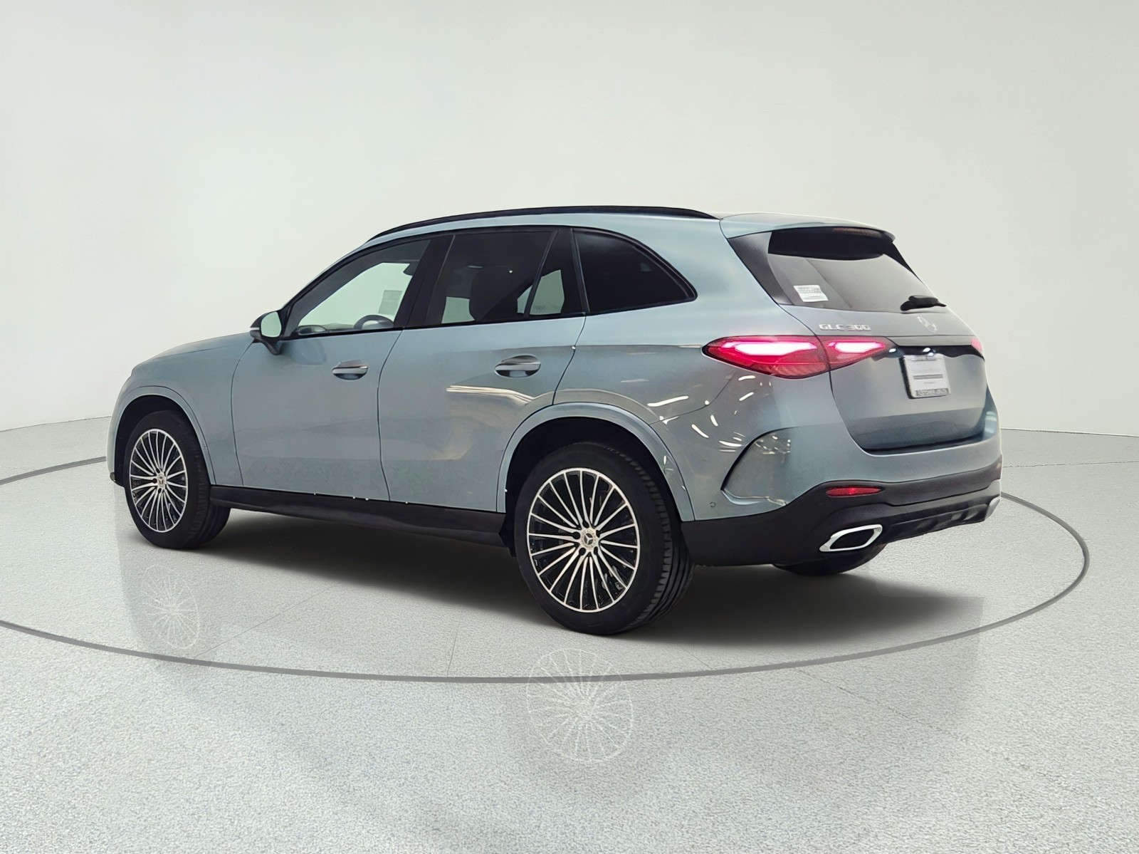 New 2027 Verde Silver Metallic Mercedes-Benz GLC 300 SUV image 7