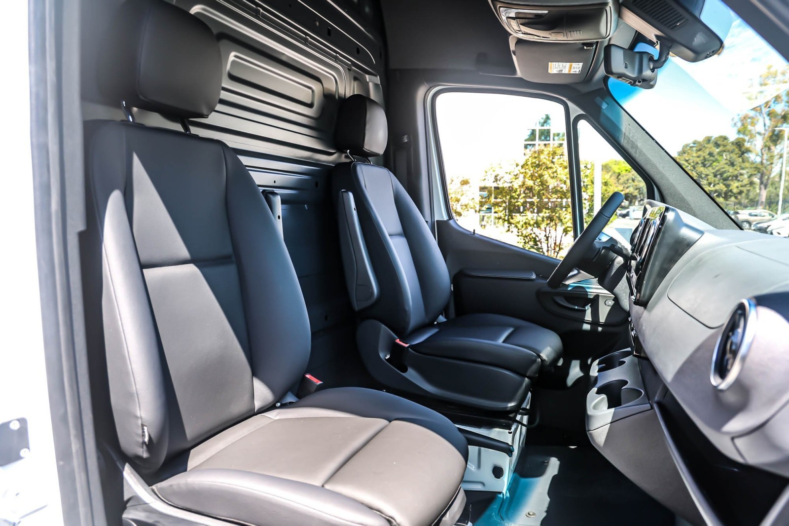 New 2026 Arctic White Mercedes-Benz 4-Cyl Diesel image 9