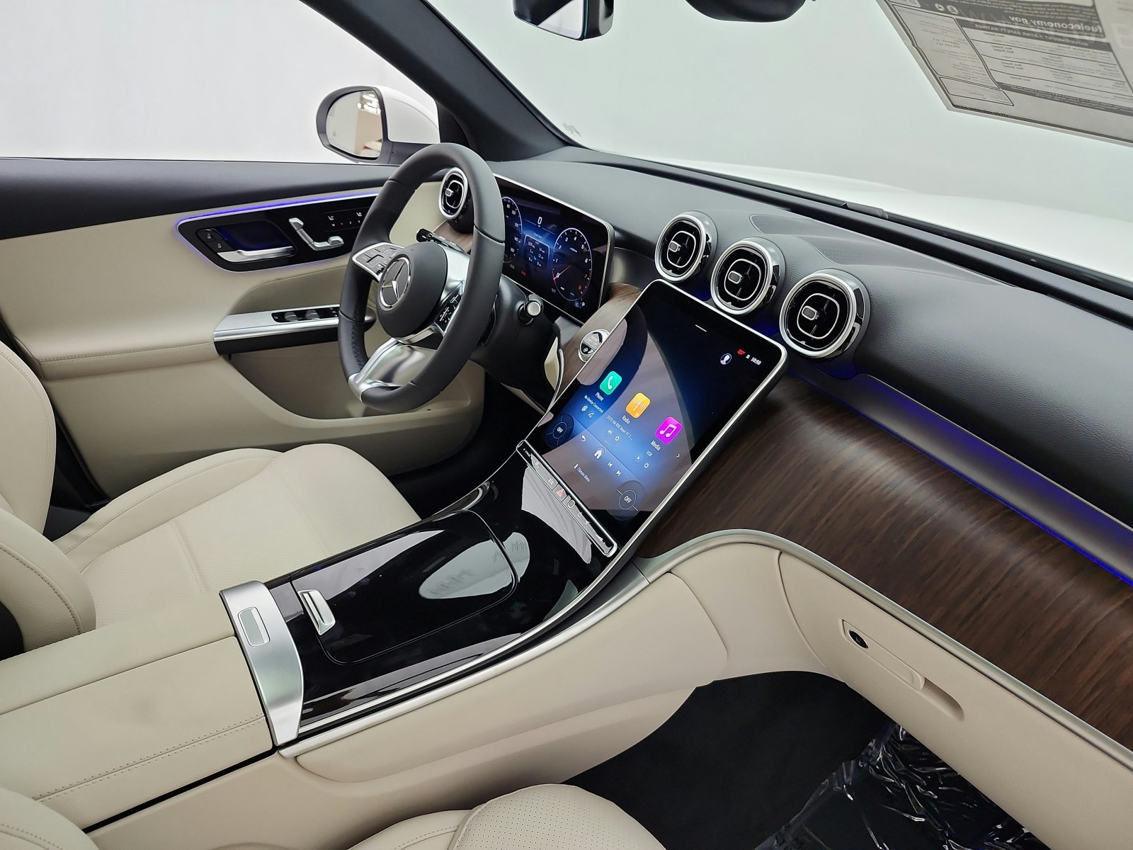 New 2027 Polar White Mercedes-Benz GLC 300 SUV image 13