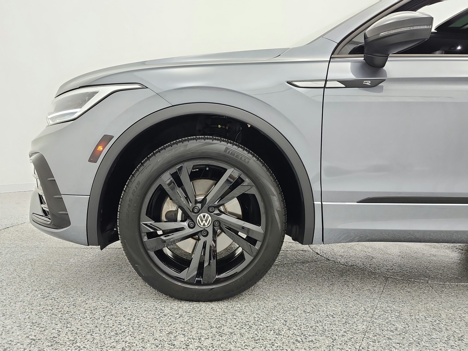 Used 2024 Platinum Gray Metallic Volkswagen 2.0T SE R-Line Black FWD image 21