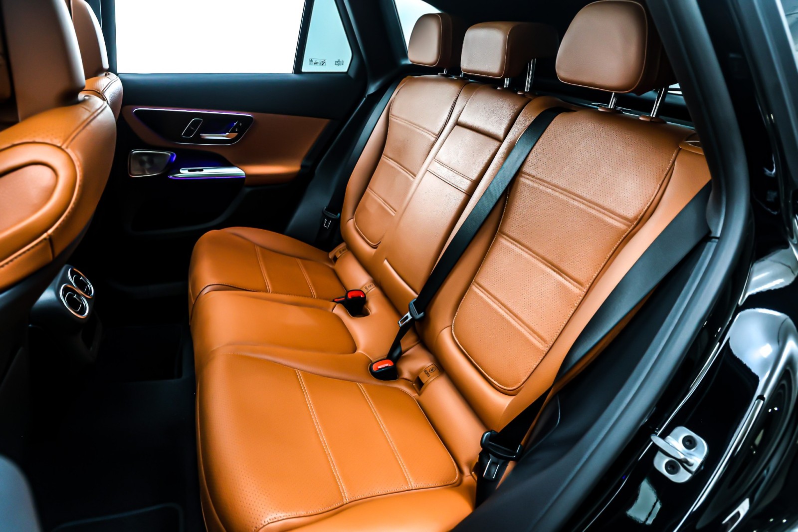 New 2026 Black Mercedes-Benz GLC 300 image 8