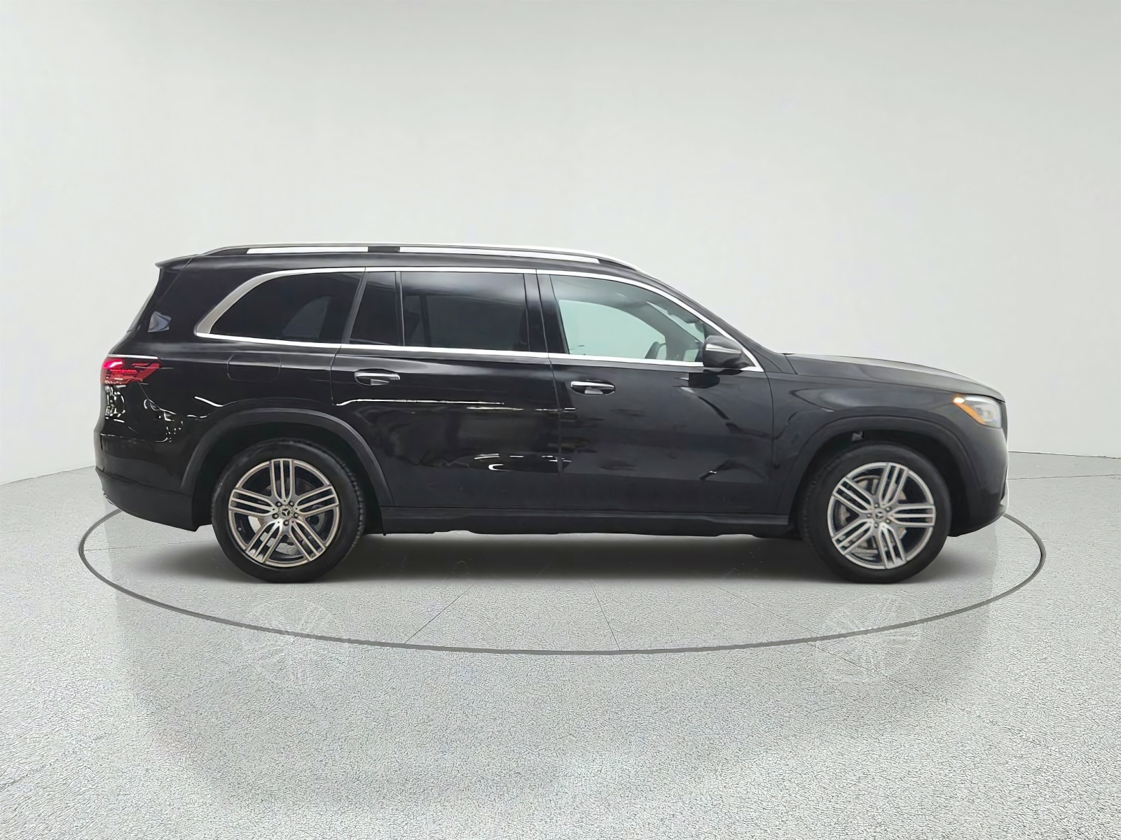 Certified Used 2026 Obsidian Black Metallic Mercedes-Benz GLS 450 4MATIC® SUV image 4