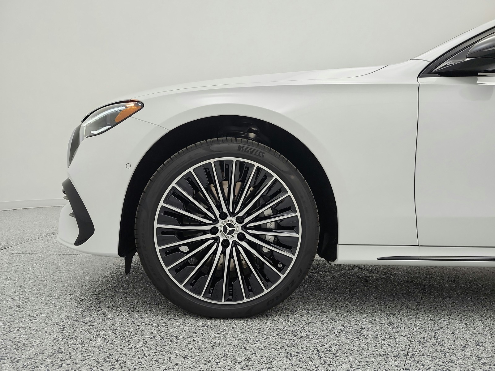 New 2027 MANUFAKTUR Moonlight White Metallic Mercedes-Benz E 450 4MATIC® Sedan image 13