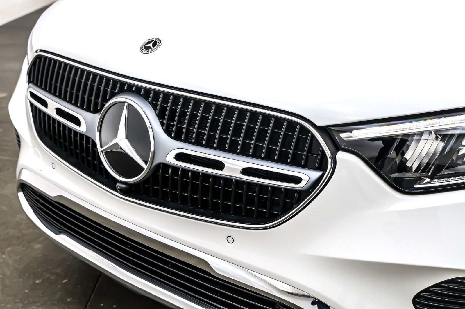 New 2026 Polar White Mercedes-Benz GLC 300 image 13