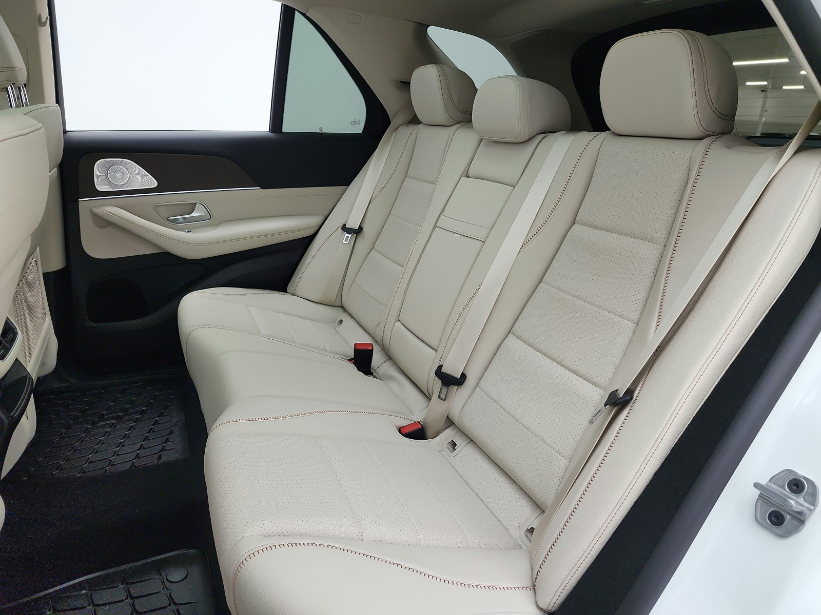 New 2027 Polar White Mercedes-Benz GLE 450 4MATIC® SUV image 11