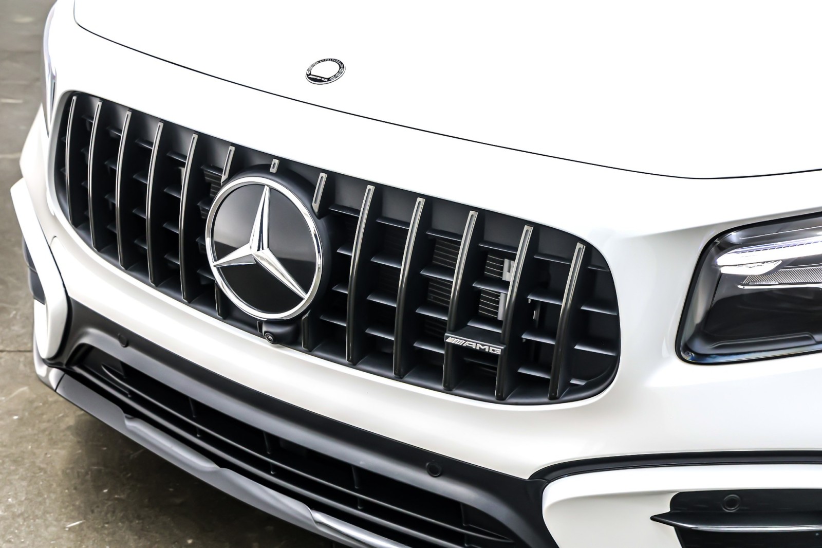 Used 2025 Polar White Mercedes-Benz AMG® GLB 35 4MATIC SUV image 14