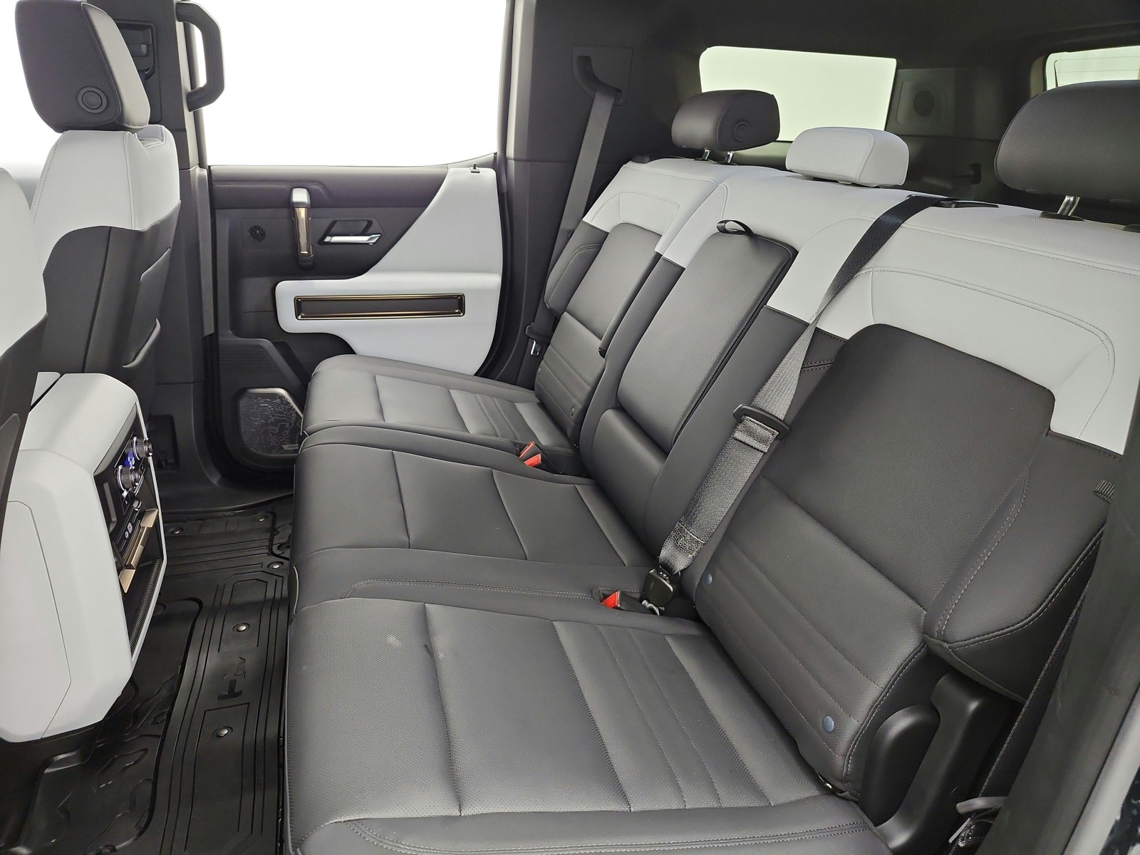 Used 2024 Void Black GMC e4WD 4dr 2X image 14