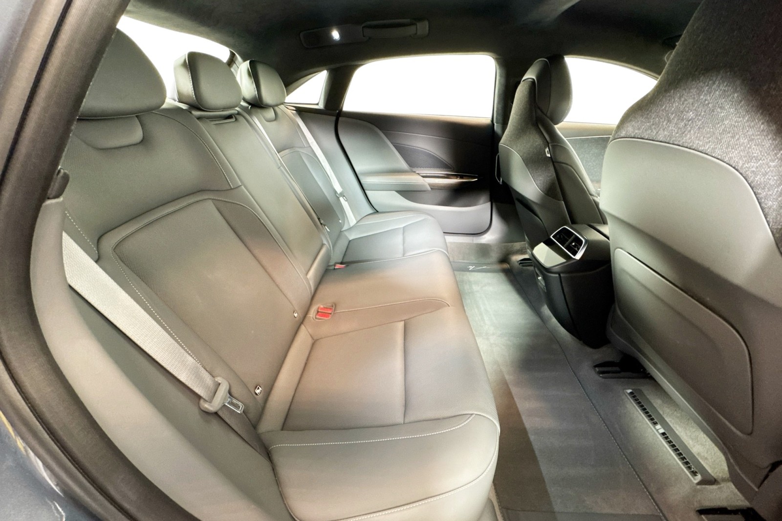 Used 2024 Quantum Grey Metallic Lucid Touring image 26