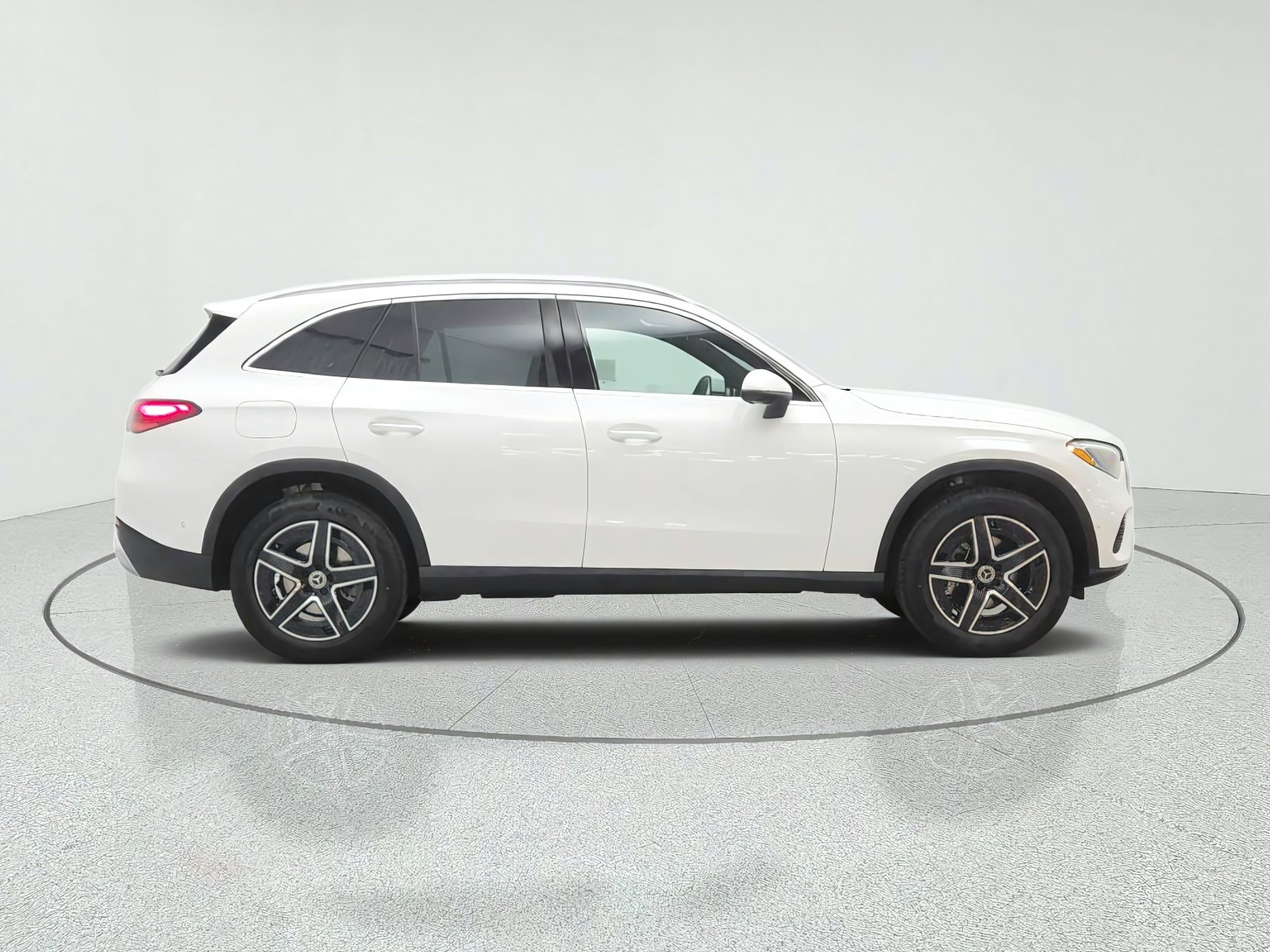 New 2027 Polar White Mercedes-Benz GLC 300 SUV image 4