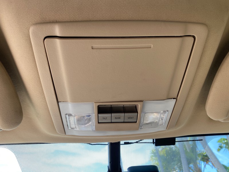 2010 Lincoln Navigator 4WD SUNROOF LOW MILES 31,209 in , 