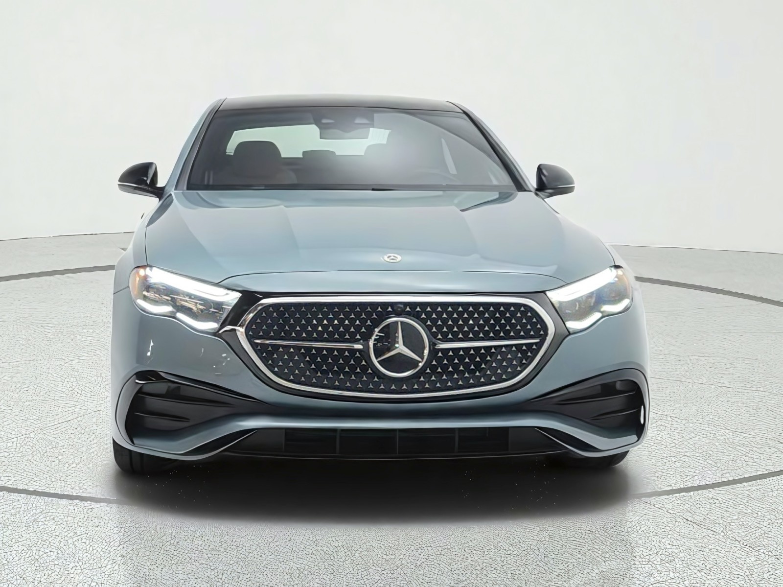 New 2027 Verde Silver Metallic Mercedes-Benz E 350 RWD Sedan image 2