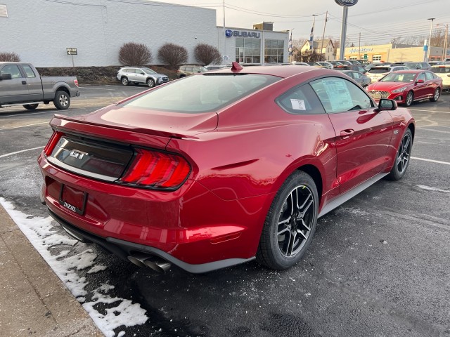 2022 Ford Mustang 2dr Car