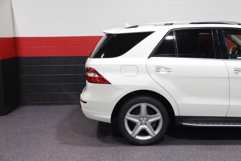 2014 Mercedes-Benz ML550 AMG Sport 4-Matic 4dr Suv in , 