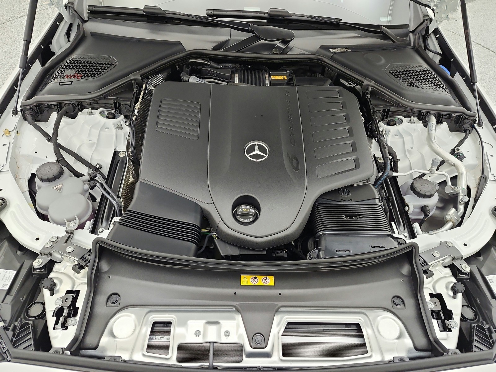 New 2027 Polar White Mercedes-Benz E 450 4MATIC® Sedan image 12