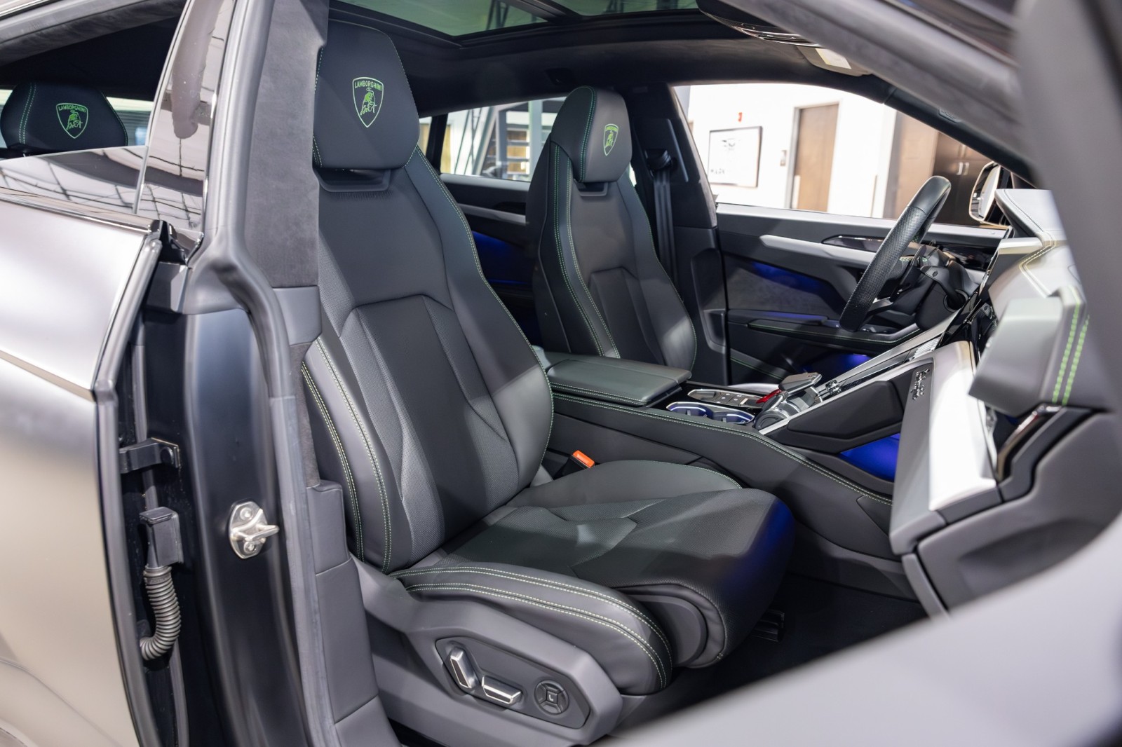 Used Car 2023 Lamborghini Urus  S For Sale Under $250,000 In Boerne, Texas